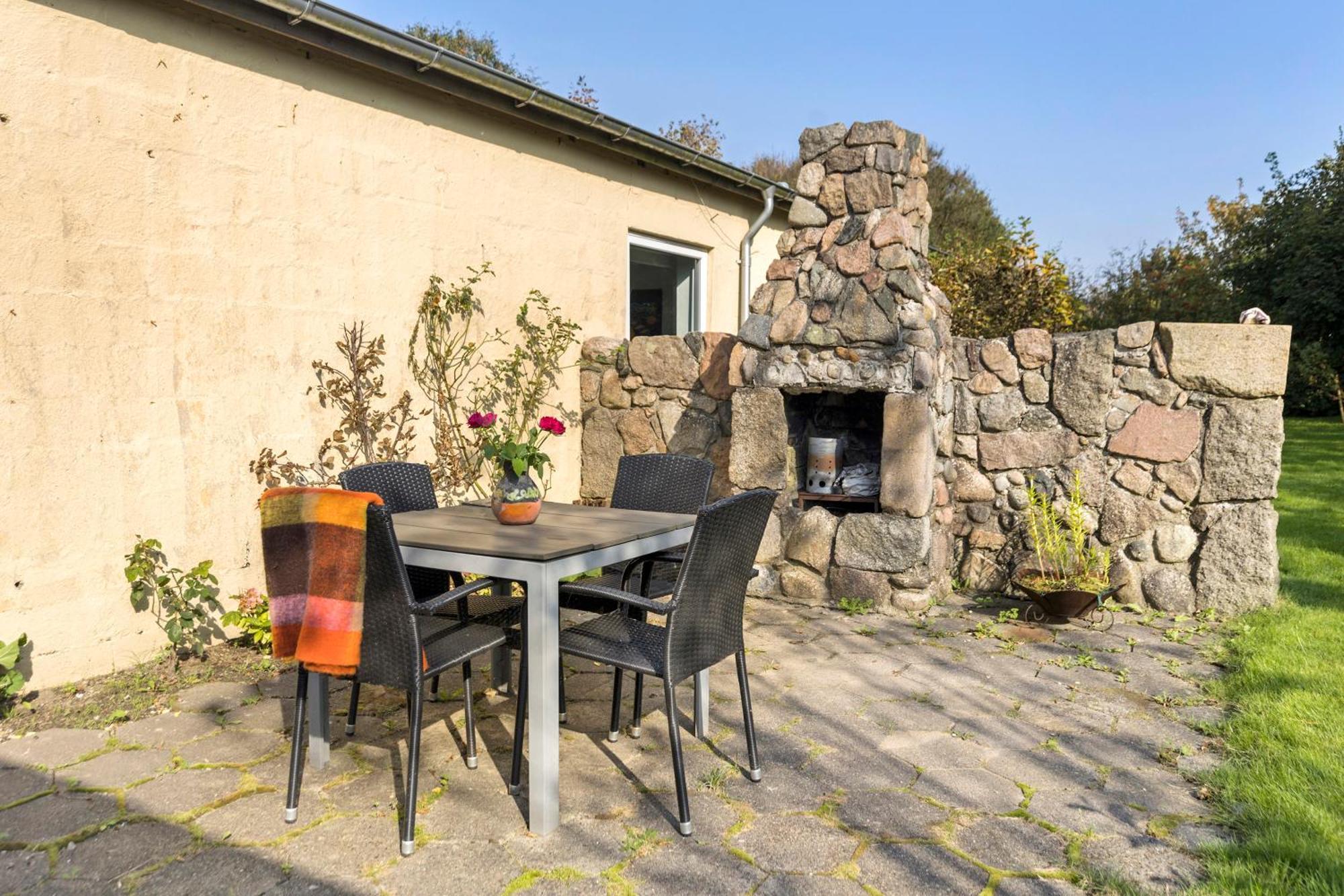 Logi I Hus Med Kunst Og Have Bed & Breakfast Vestervig Dış mekan fotoğraf